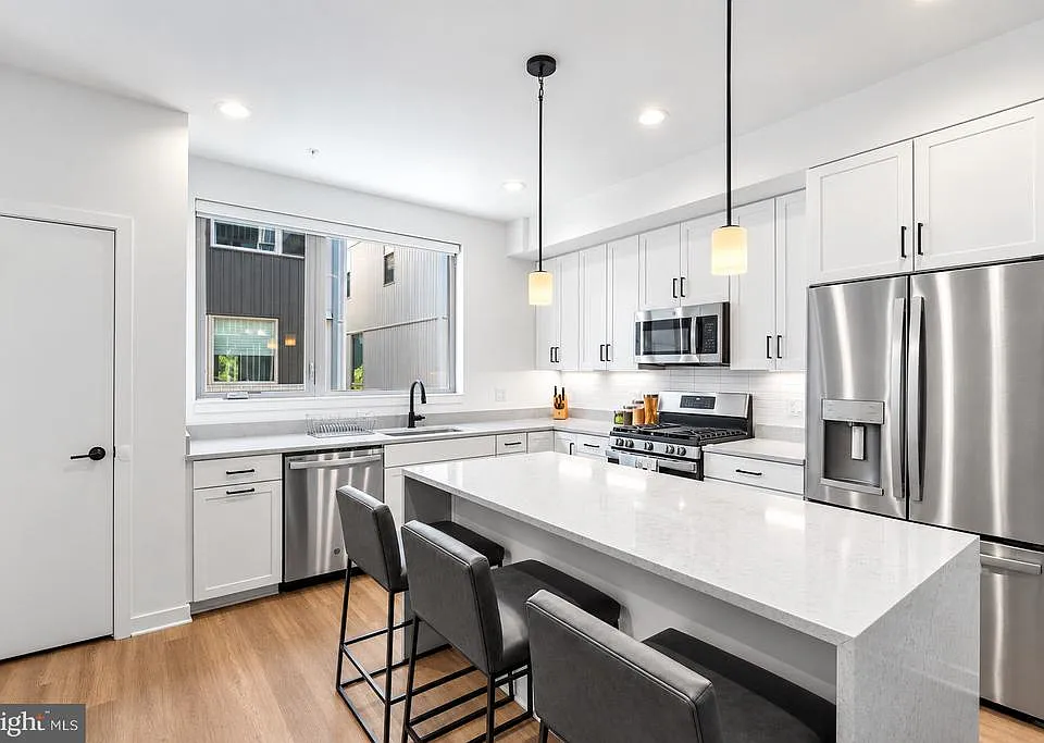 3107 Birchview Walk