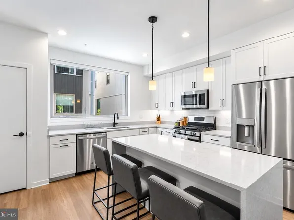 3107 Birchview Walk, Philadelphia, PA 19125