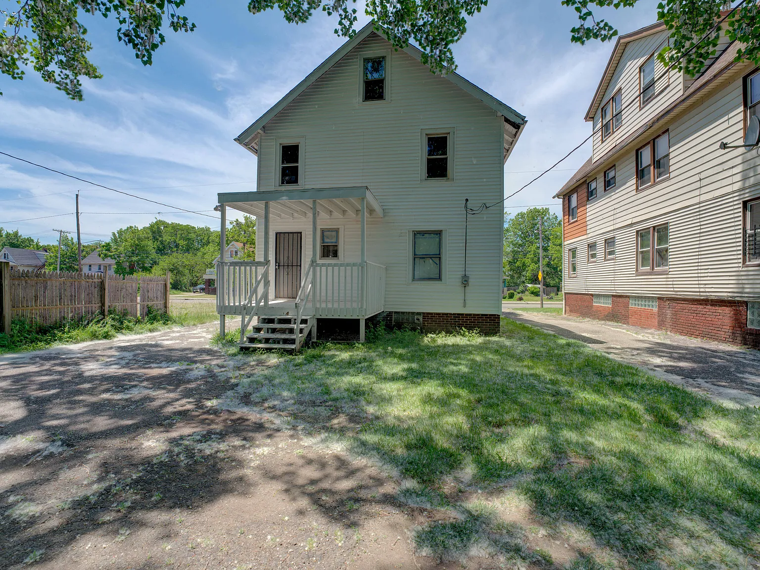 5 bed, 1700 sqft, $1,700 — Photo 3