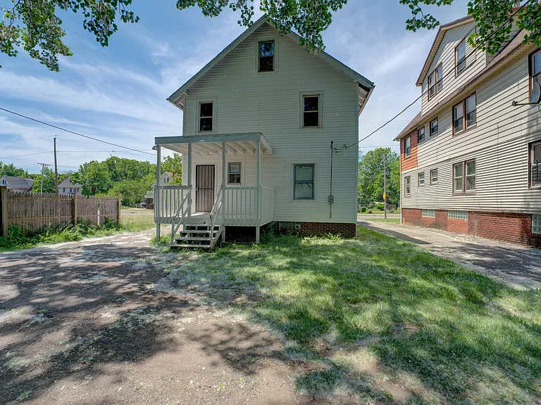 3241 E 116th St #1 — Photo 3