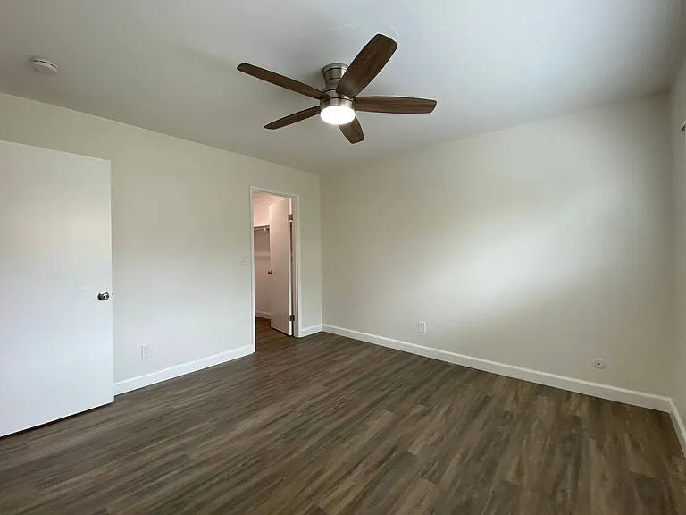 El Camino Grove Apartment Homes — Photo 12