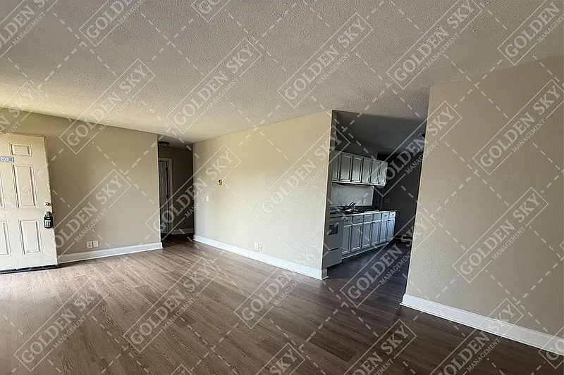 2 bed, 1.0 bath, 841 sqft, $775 — Photo 3