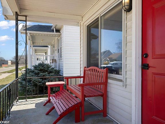 5th image of 22110 Rosedale St