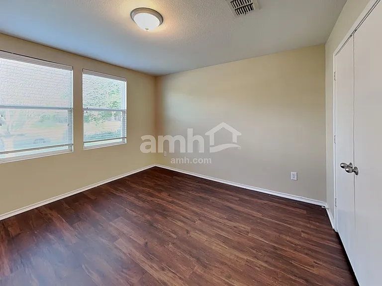 1021 Bumble Bee Dr — Photo 14