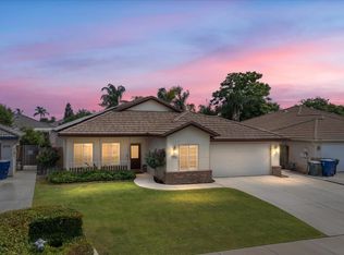 9713 Mona Lisa Ln, Bakersfield, CA 93312