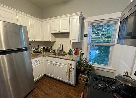 2nd image of 369 Linden Ave #3