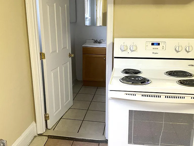 Kitchen 6 (Bathroom Entry)
