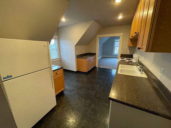 5th image of 117 SW Whitaker St APT 2
