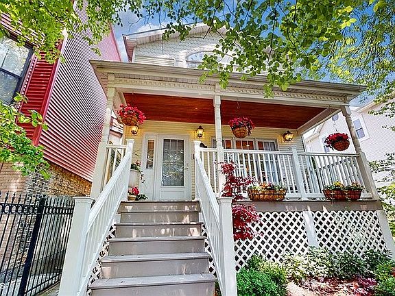 2nd image of 1842 W Wellington Ave