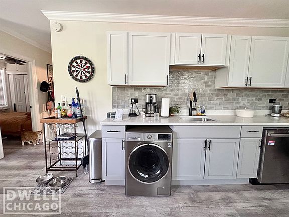 5th image of 837 W Cornelia Ave