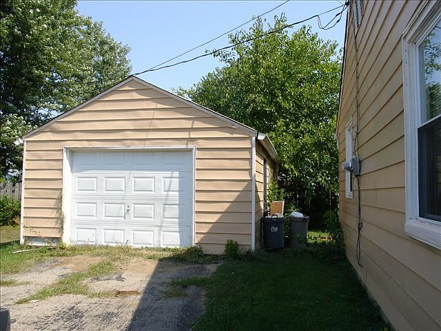 Brownsburg 1 car Garage