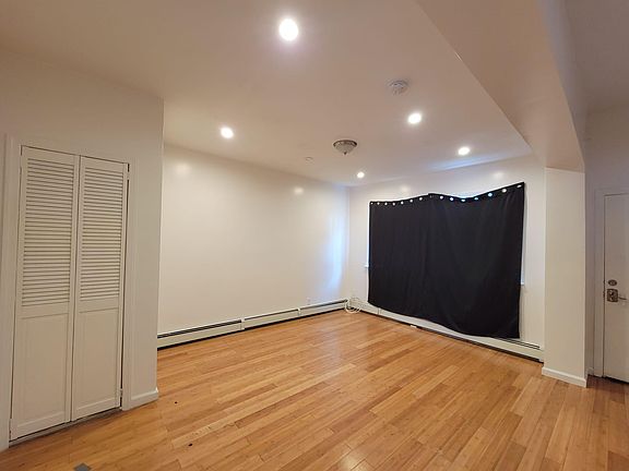2nd image of 37 Vroom St