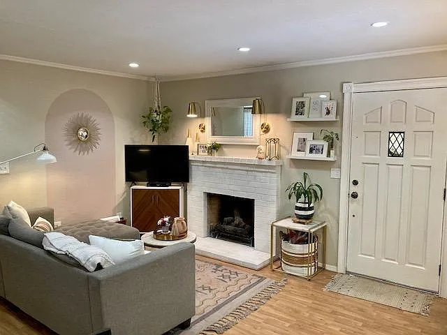 2 bed, 768 sqft, $2,500 — Photo 4