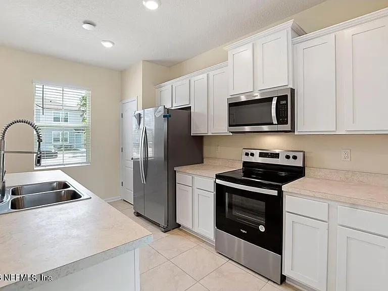 592 Running Woods St — Photo 4