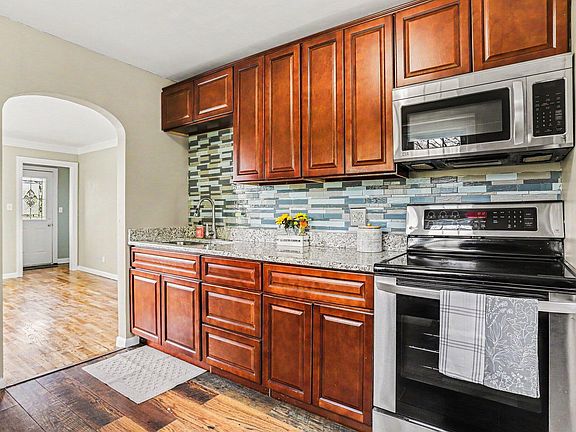 5th image of 23340 Waubascon Rd