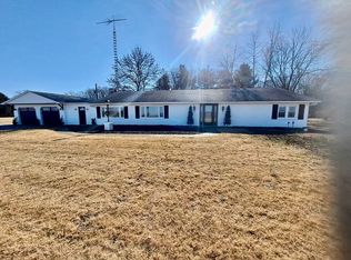 2105 New Lake Rd, Jacksonville, IL 62650