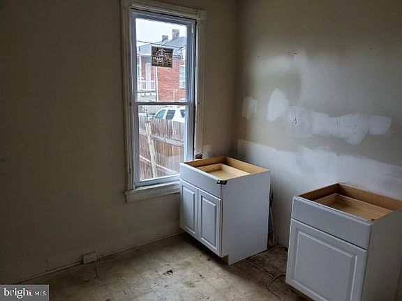4th image of 107 E North Ave