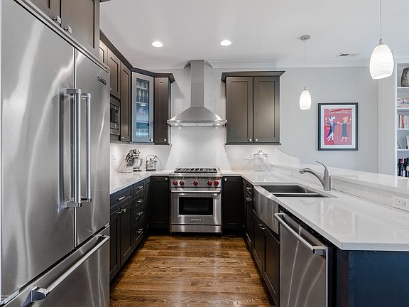 4th image of 1084 N Hermitage Ave #3