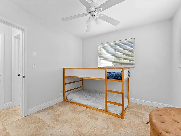 1257 NW 5th St — Photo 24