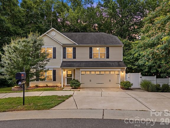 3rd image of 393 Wellridge Dr