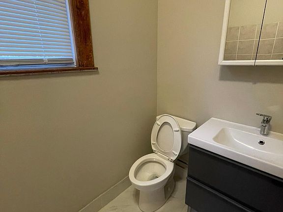 5th image of 4737 S Prairie Ave #3
