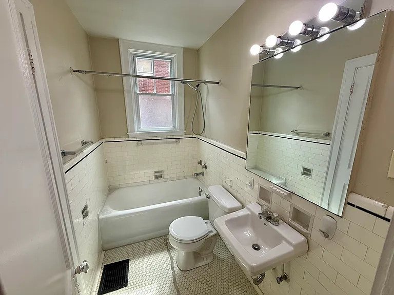 1823 Roanoke Ave #1 — Photo 12