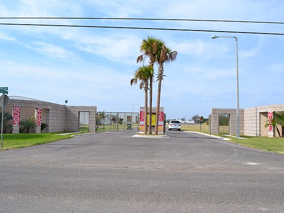 4th image of 2804 Country Club Dr