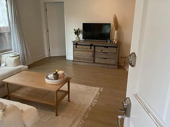 3rd image of 1713 S Glendon Ave #1713
