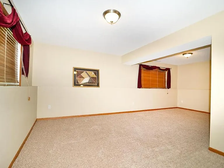 4740 Pines Cir — Photo 9