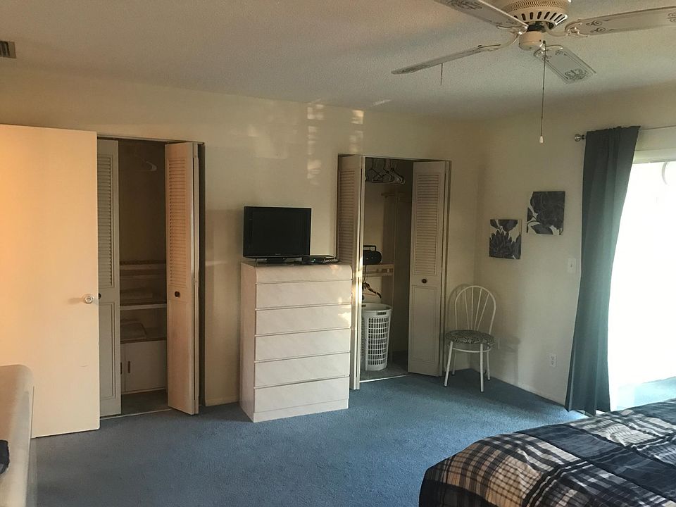 Bedrooom w/ large closet capacity