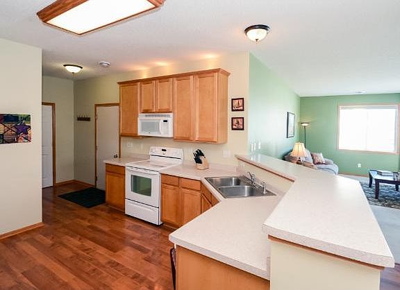 4th image of 4659 Blaine Ave