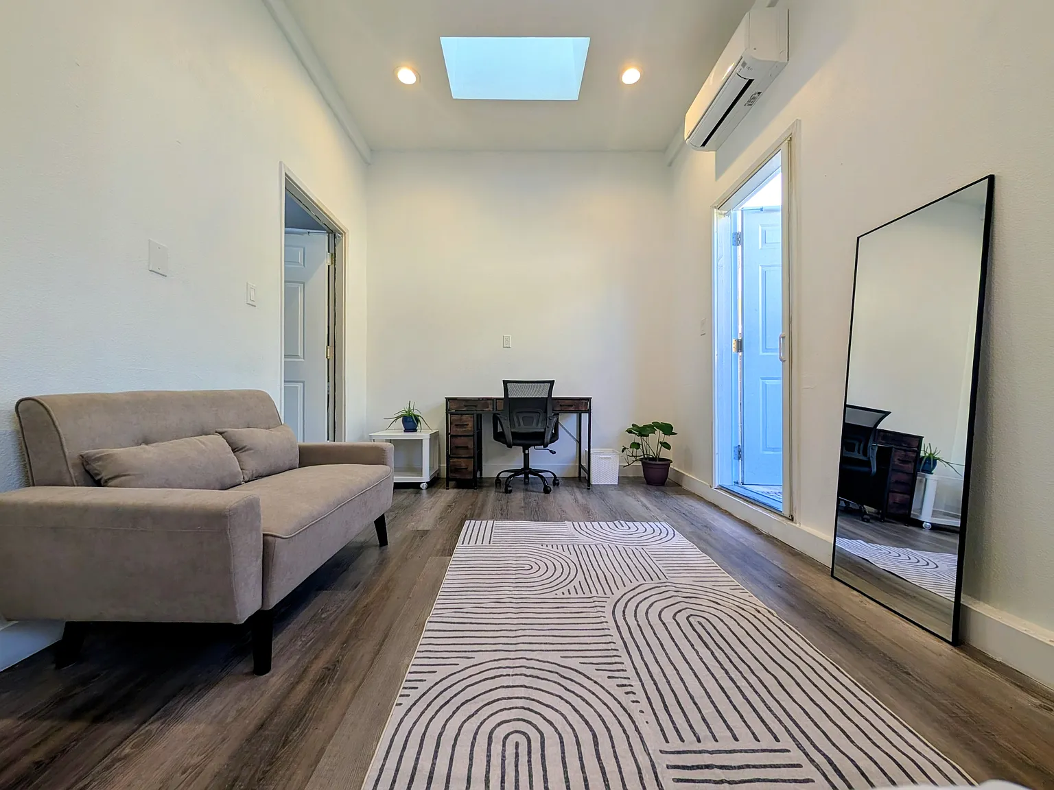 282 College Ave — Photo 2
