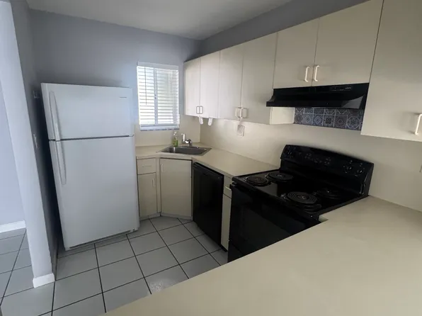 2730 W 76th St, Hialeah, FL