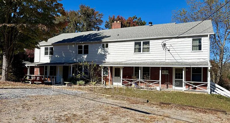 1 bed, 1.0 bath, $1,350 — Photo 2