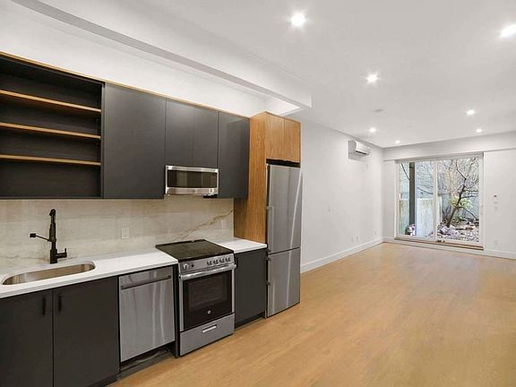 4th image of 73 Columbia St #1B