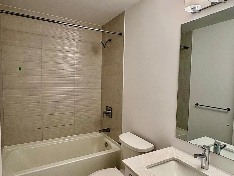 75 James St S #727 — Photo 8