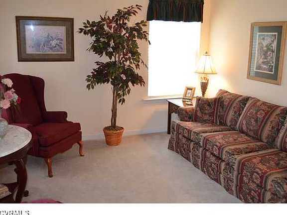 4th image of 425 Green Hollow Ln