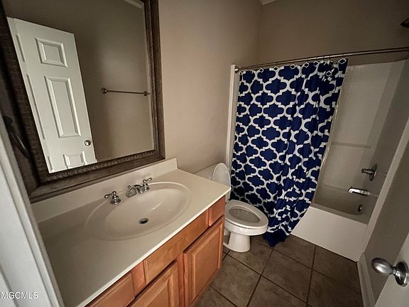 5th image of 217 Armand Oaks Dr