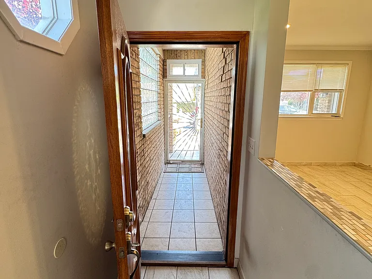 300 Jefferson Ave #1 — Photo 14