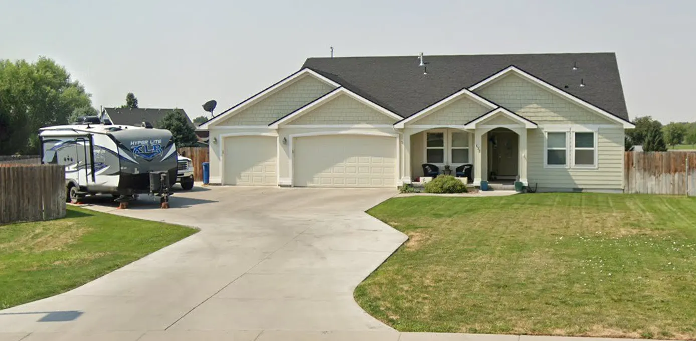 4 bed, 1977 sqft, $2,500 — Photo 1