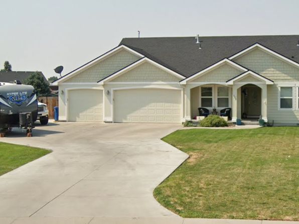 435 NE Greystone Loop