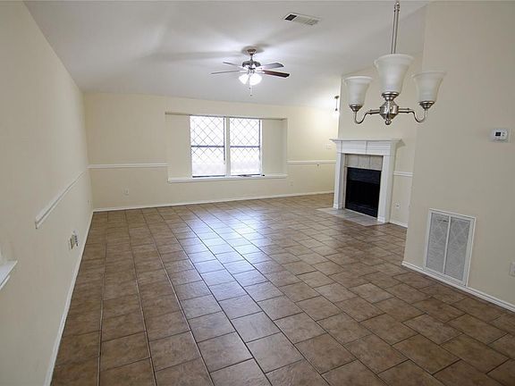 4th image of 808 Midcreek Dr