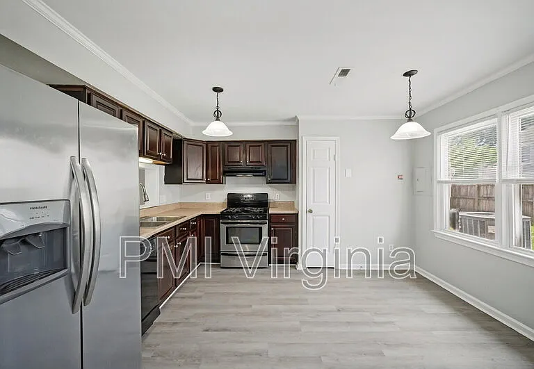 1151 Hillock Xing — Photo 12