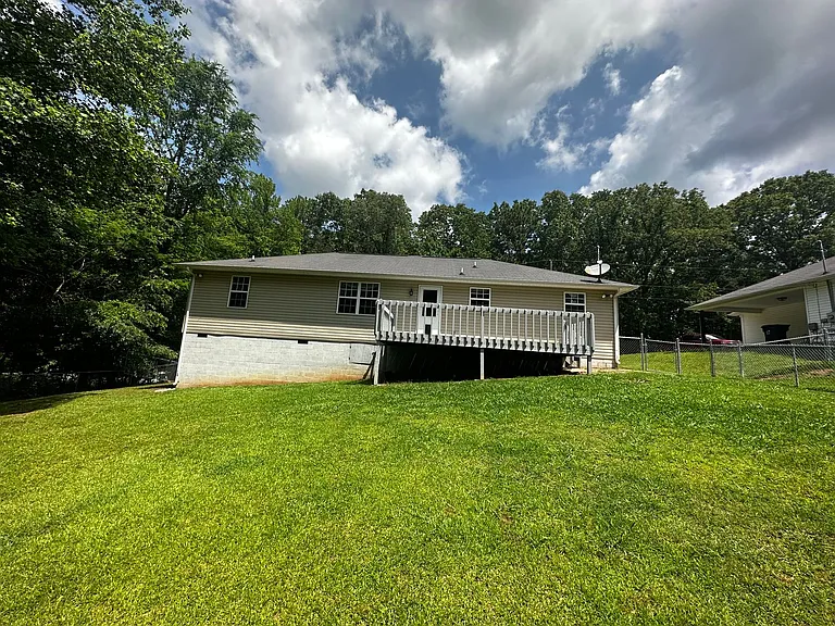 180 Dogwood Ave — Photo 16