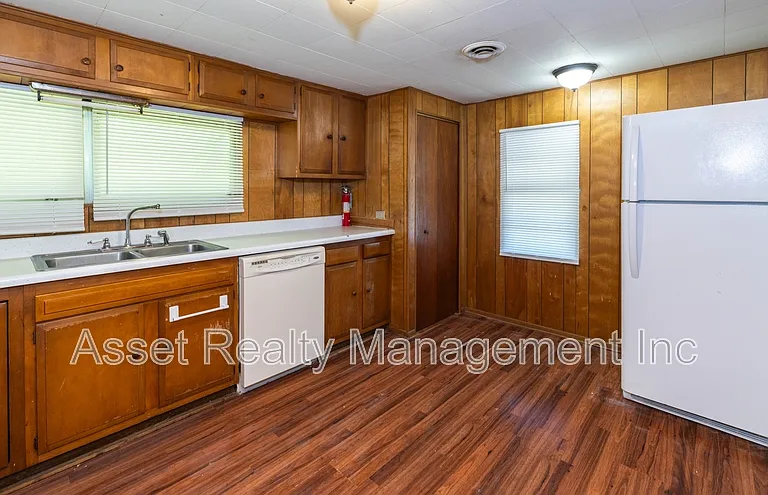 102 Wainwright Rd — Photo 6
