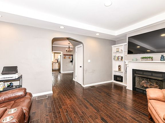 3rd image of 410 N 10th Ave