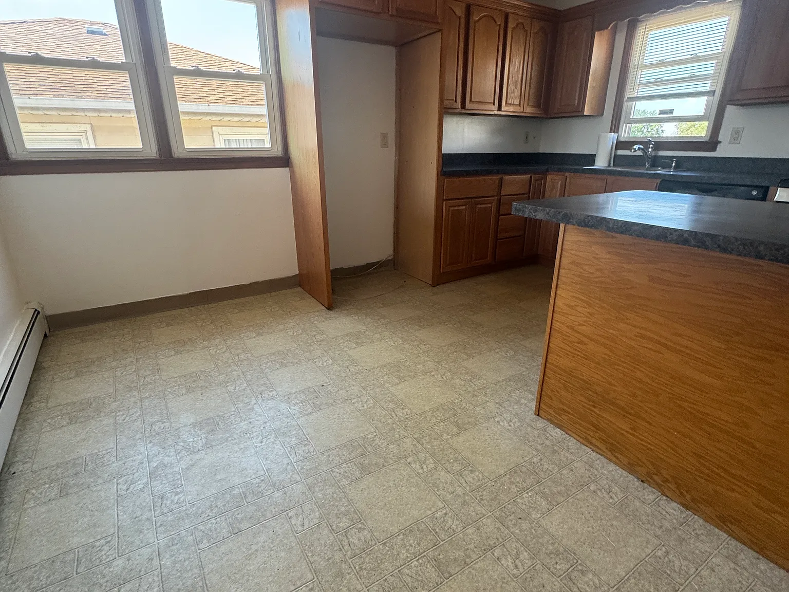 2 bed, 1100 sqft, $2,300 — Photo 4
