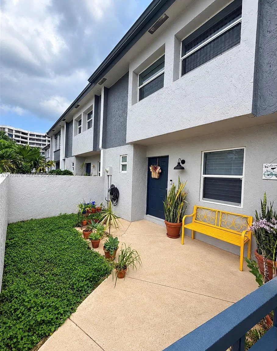 Lake Village Condo — Photo 1