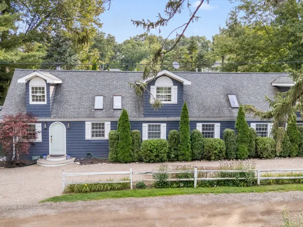 16797 Basswood Dr, New Buffalo, MI 49117