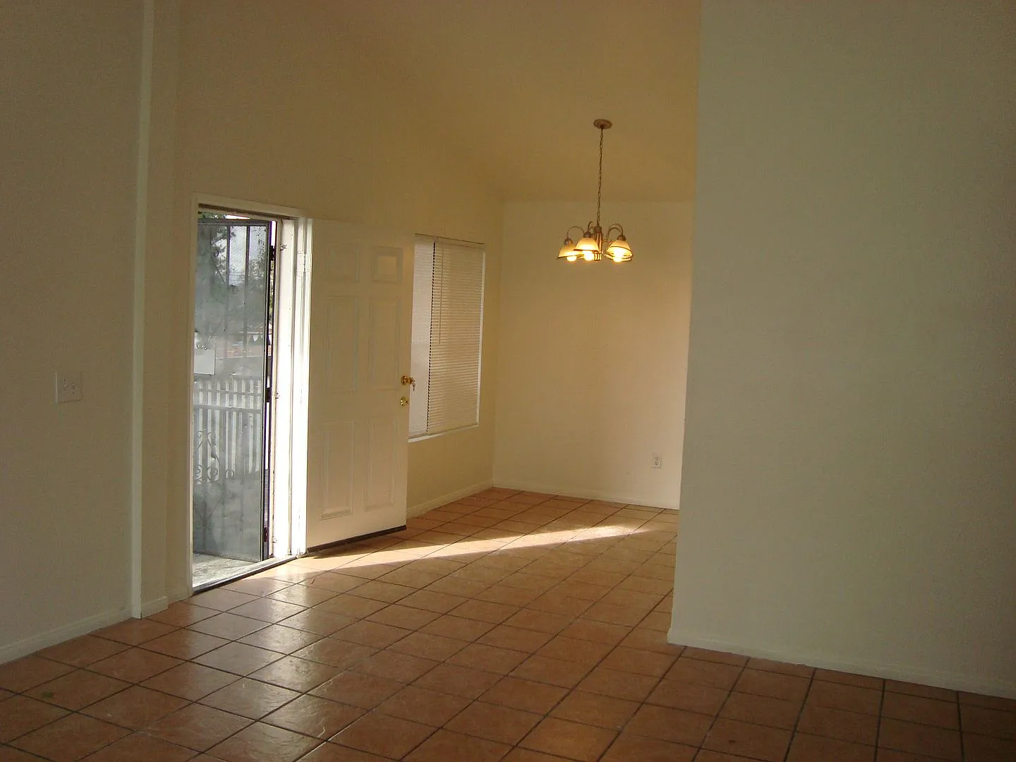 2235 Sunrise Ln — Photo 3